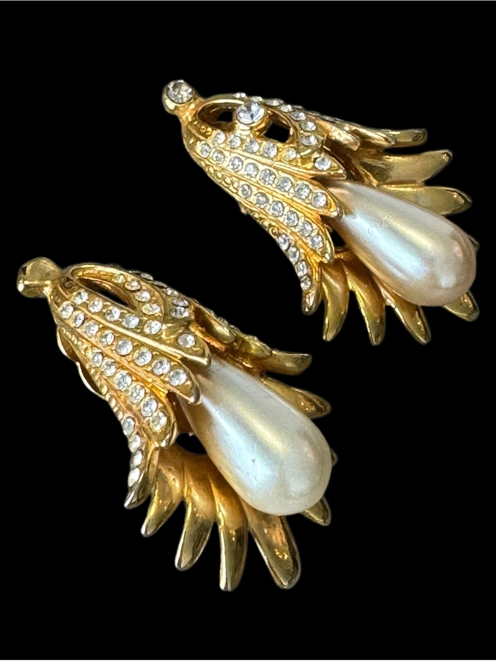 ✨Beautiful Gold-Tone Pearl Teardrop Floral Statement Earrings